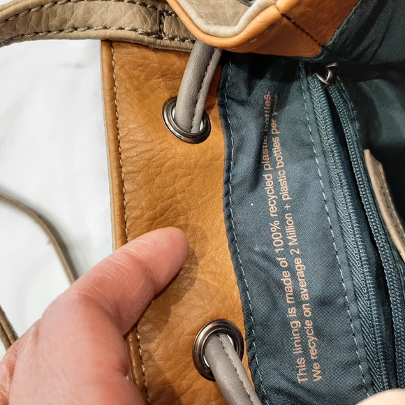 Matt & Nat Sora Vegan Leather Bucket Bag - Picture 6 of 8